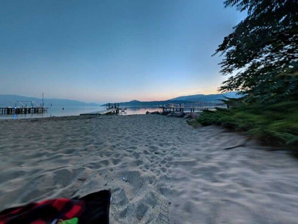 28 Beachwood West by Avantstay Close to Beach, Multiple Decks & Private Pool! view 2