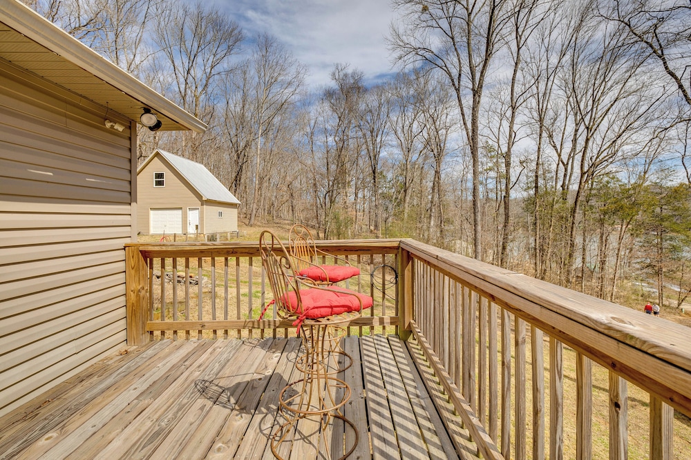 Peaceful Cabin at Lake Logan w/ Spacious Yard!