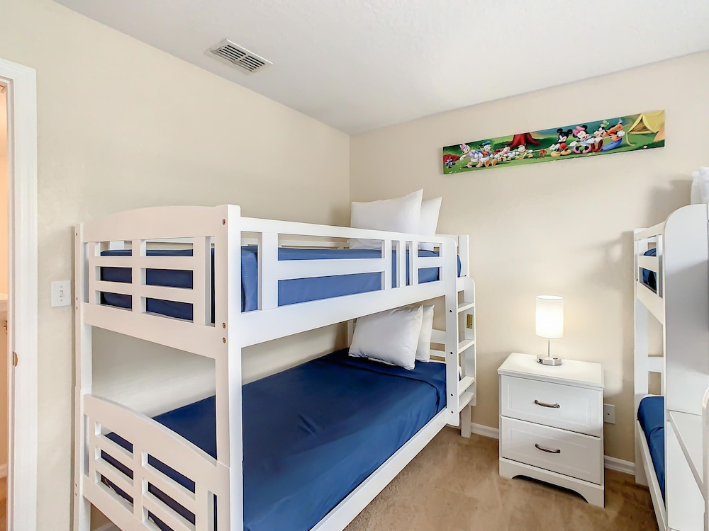 Spacious Regal Oaks Townhome by Disney