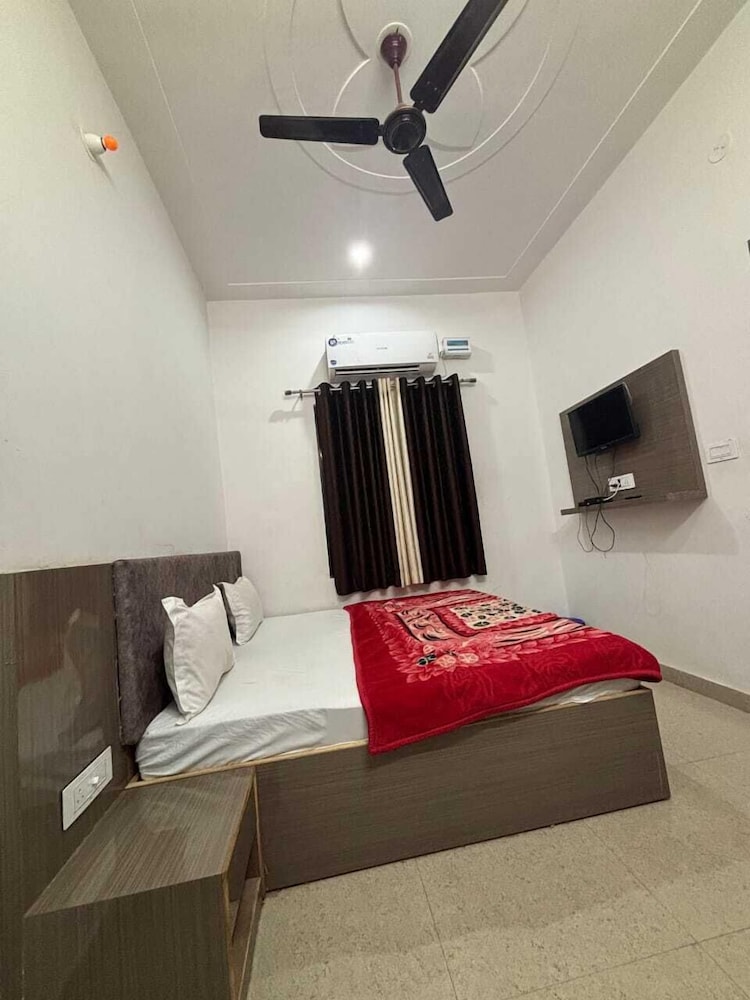SHUKLA HOTEL