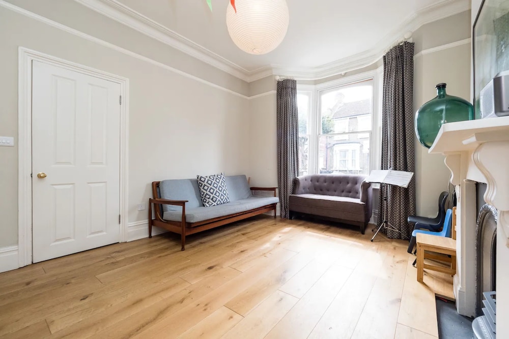 Lovely 4 Bedroom Terraced Family Home
