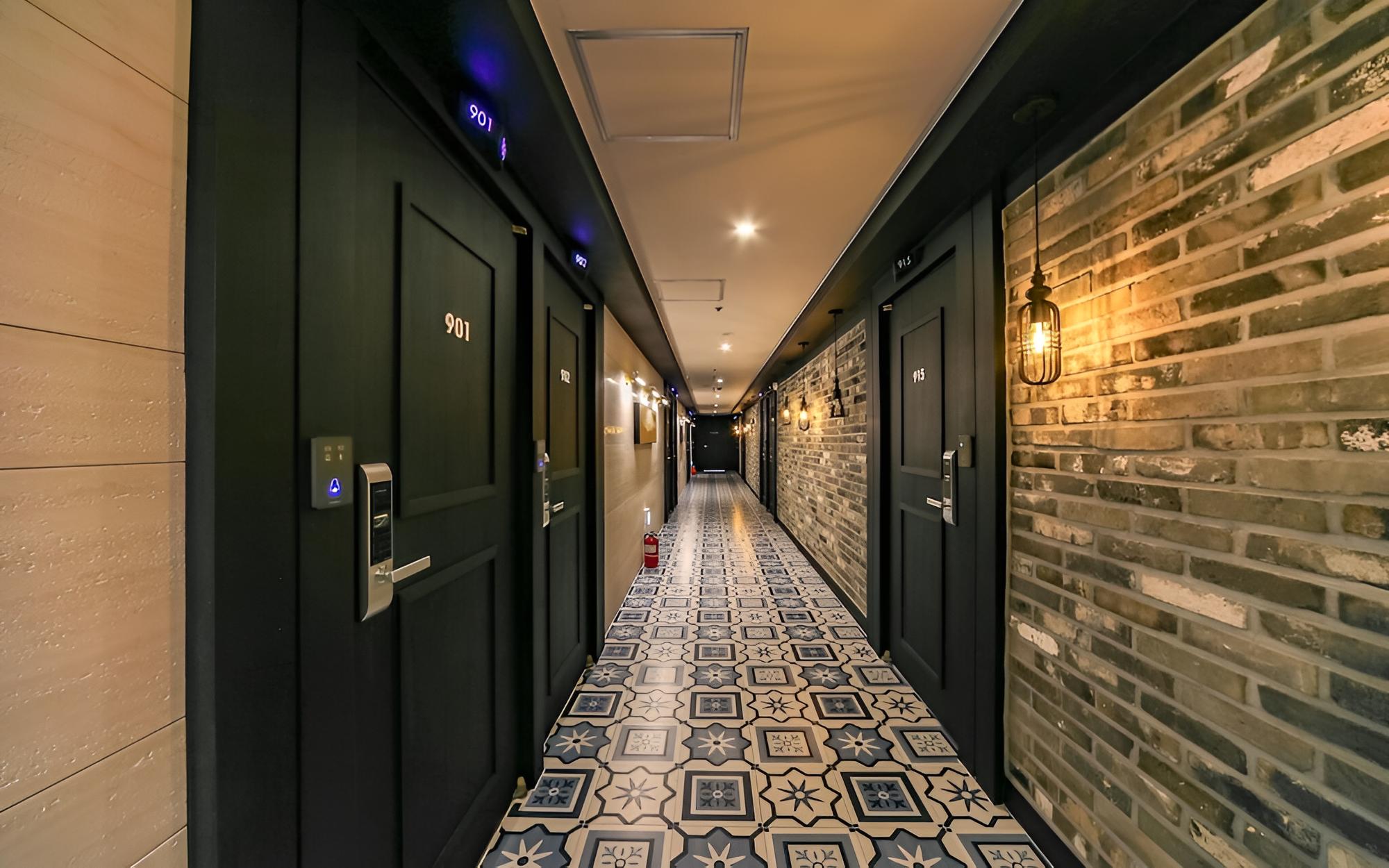 Changwon Sangnam-dong Hotel Chris B view 4