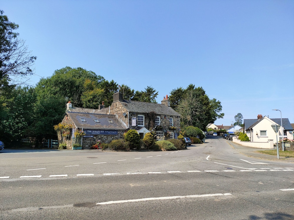 Hotel The Wolfe Inn Wolfscastle - Image 1