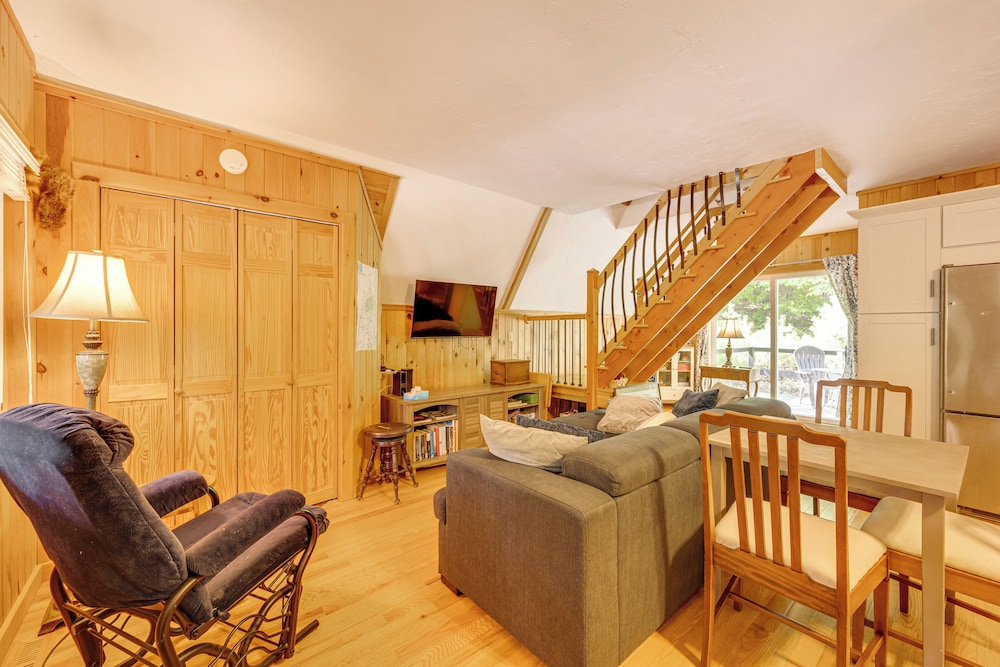 Walk to Beach & Playground: Charming Madison Cabin
