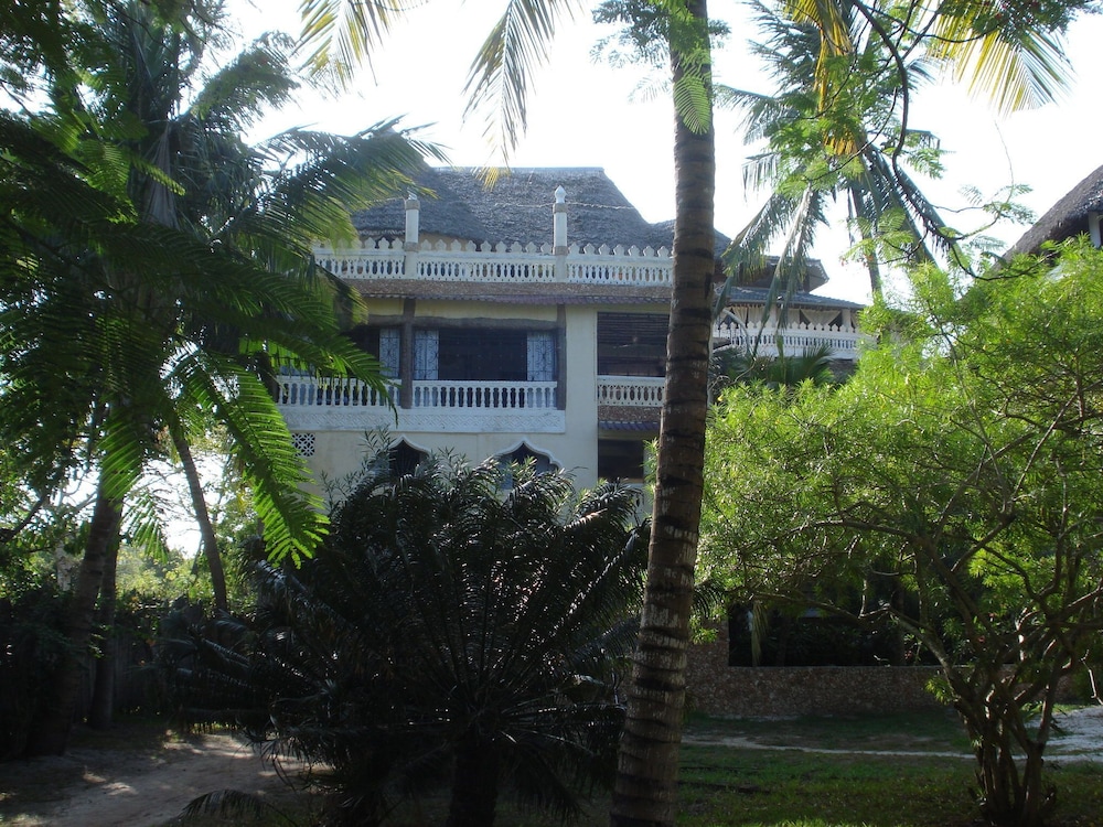 Coconut Beach Apartments