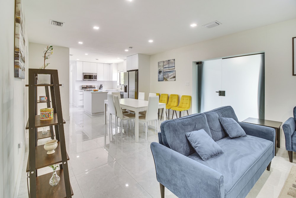 5 Mi to Beach: Group Getaway w/ Yard in Miami