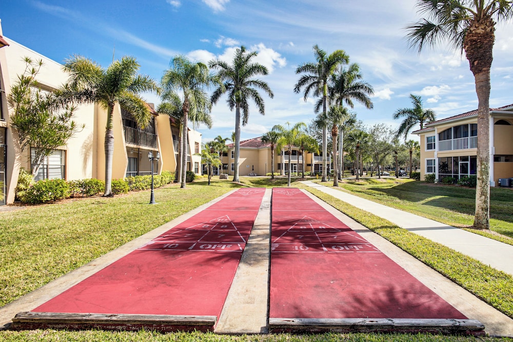 8 Mi to Beach: Modern Condo in Fort Myers!