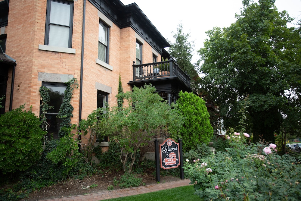 Ellerbeck Mansion Bed & Breakfast