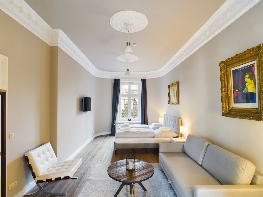 Art Apartments