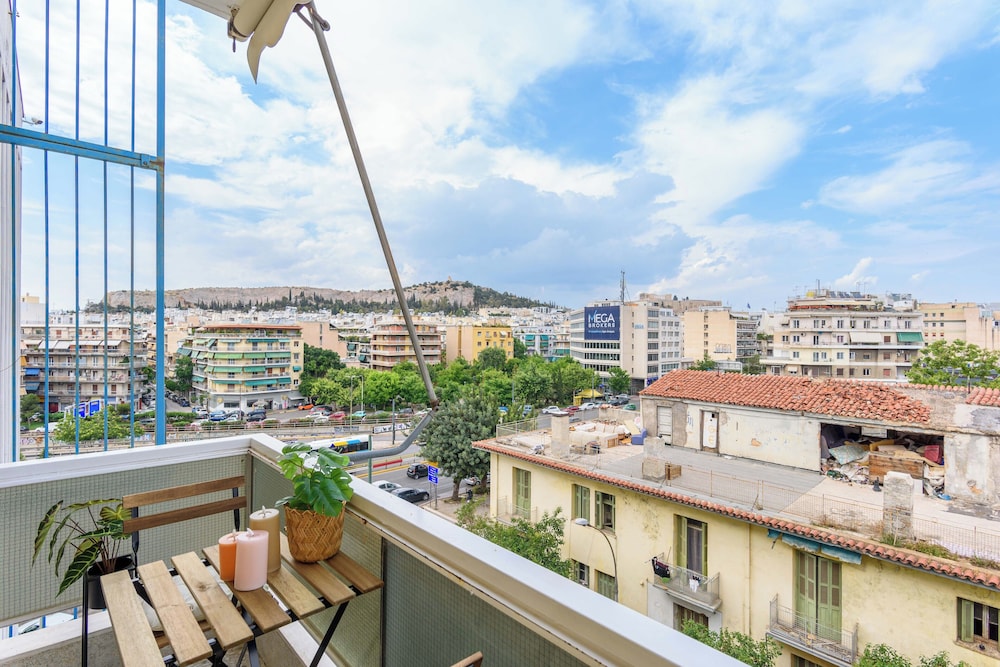 Zeus 2-Bedroom Apt with Acropolis View