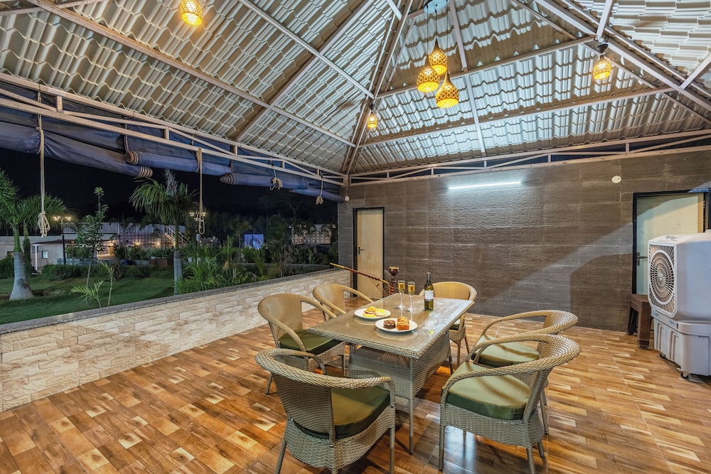 ELIVAAS 5 BHK With Pvt Pool - Zenora