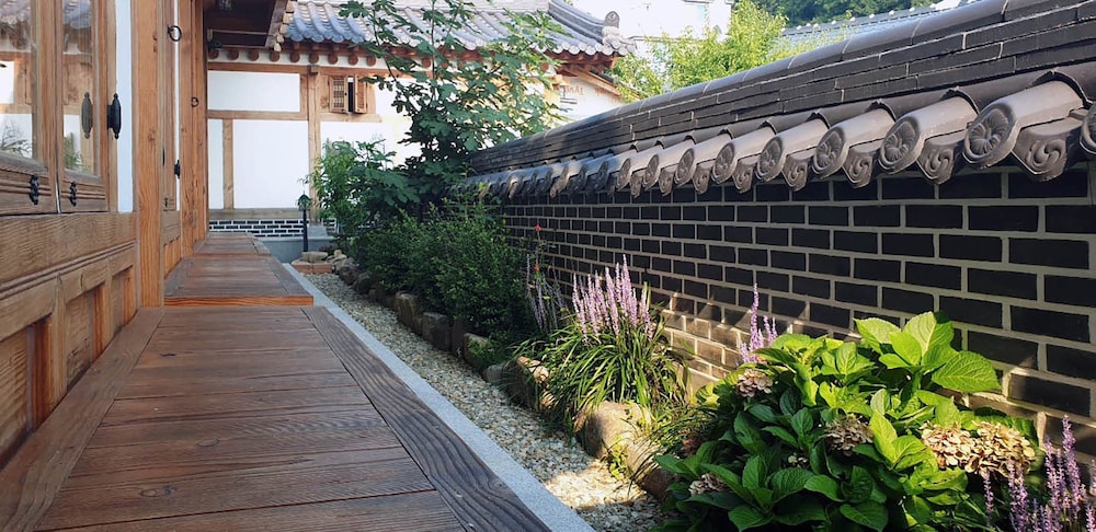 Lee Ga Hanok