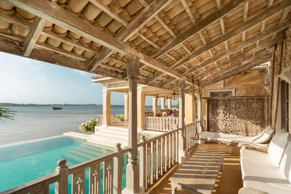 Amani House 5 Bedrooms Sleeps 10