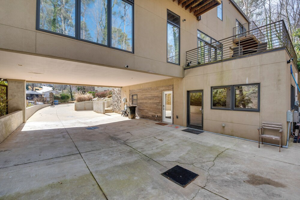 7 Mi to Dtwn Atl: Sleek & Modern Home!