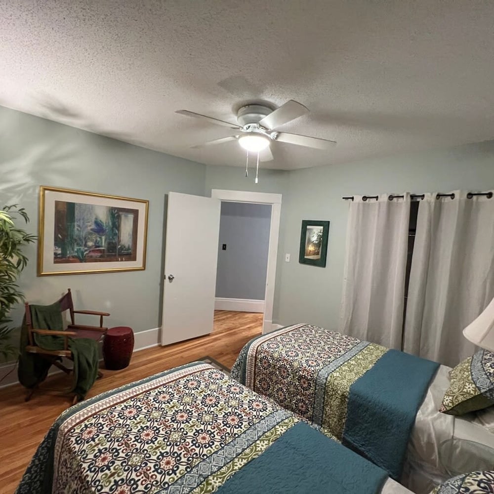 4BR 2BA Home in Charming St Paul - Sleeps 10