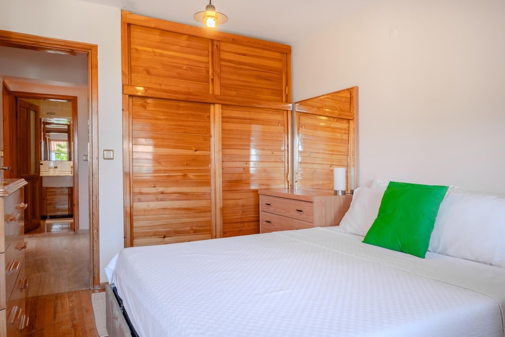 Spacious Villa With Garden 3 min to Beach view 3