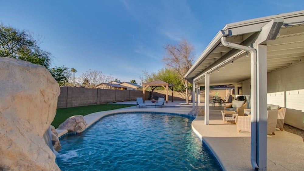 Relaxing 4 Bdrm Retreat in the Heart of Scottsdale