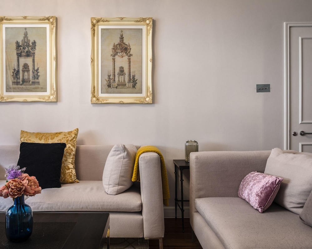 Picktheplace 3-bedroom Portman Square