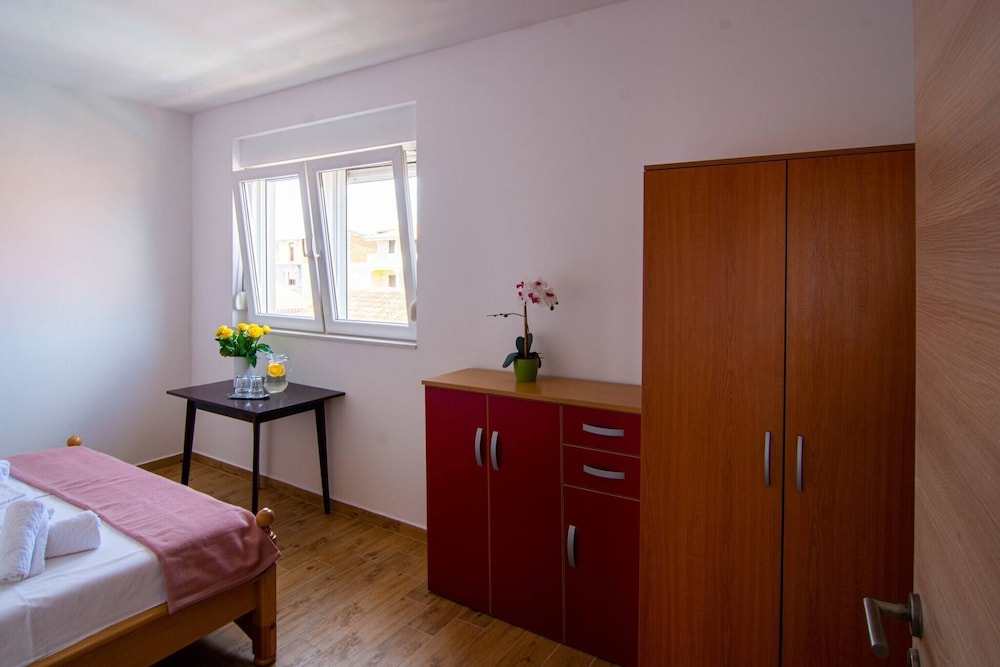 All New Sea View Apartment Moderna view 3
