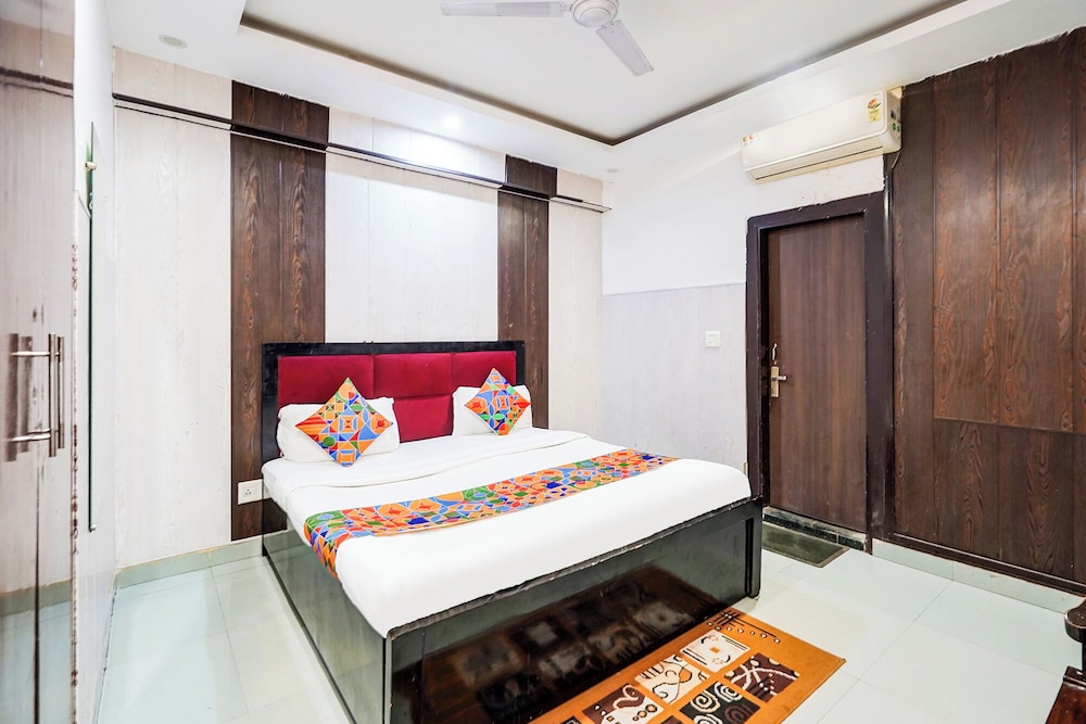 Fabhotel Novis House