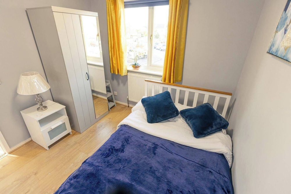 3 Bedrooms - Sleeps 8 - Wifi - 3 Car Parking