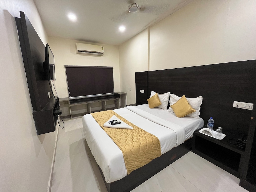 Mumbai Vacations - Hotel Wind Flower Regency - Near Kokilaben Hospital - Property Image 14