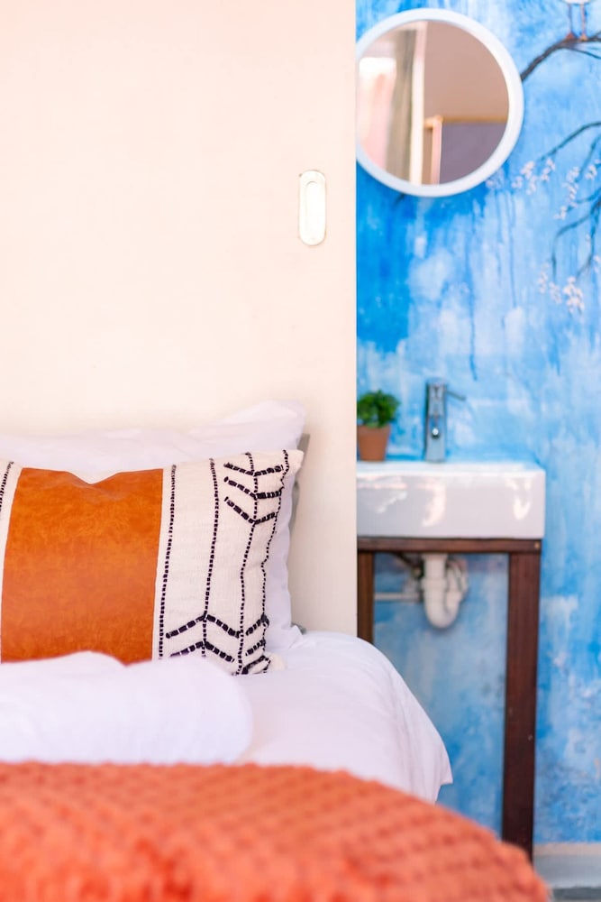Funky Pet Friendly 2-bedroom Escape Bo-kaap