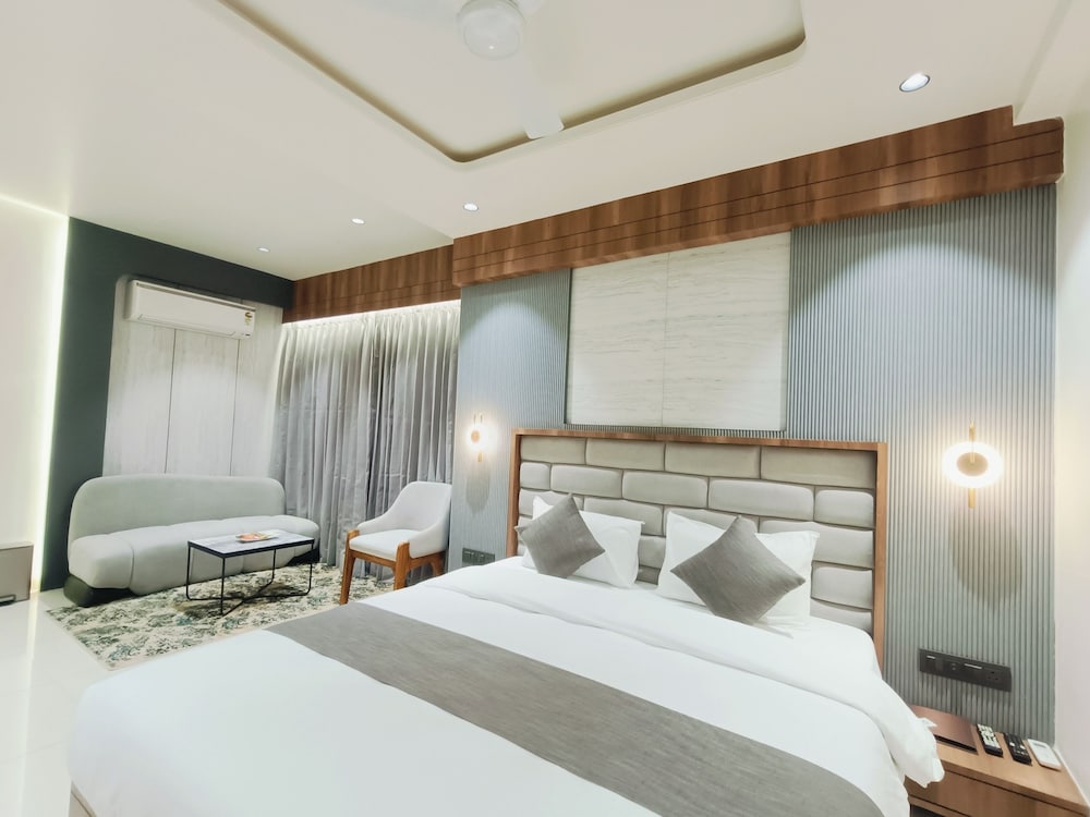 Hotel Maskan Surat