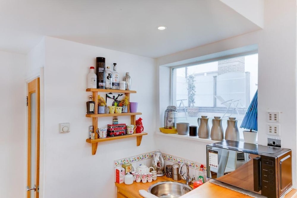 Specious Family Kensington 5-bed House, Sleeps 12