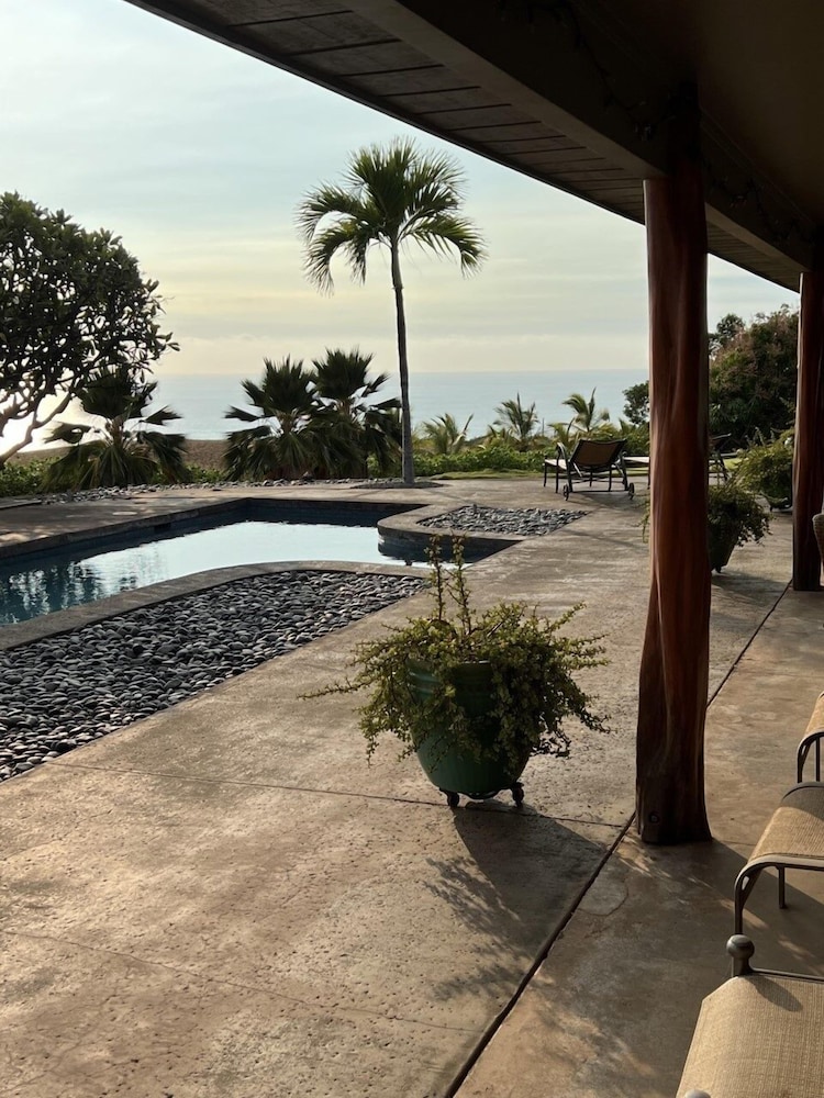 Kohala Estate Home 3 Bedroom Estate by RedAwning