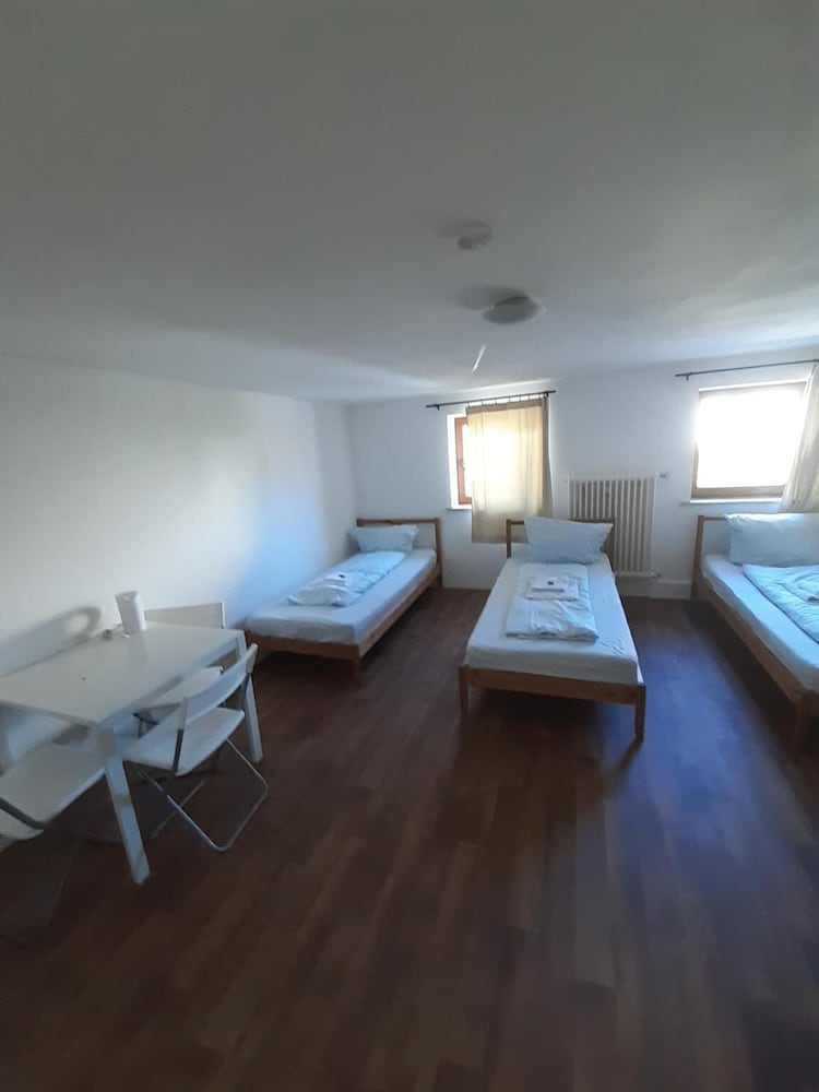 2-Rent Group Hostel Rooms&Apartments EVE168