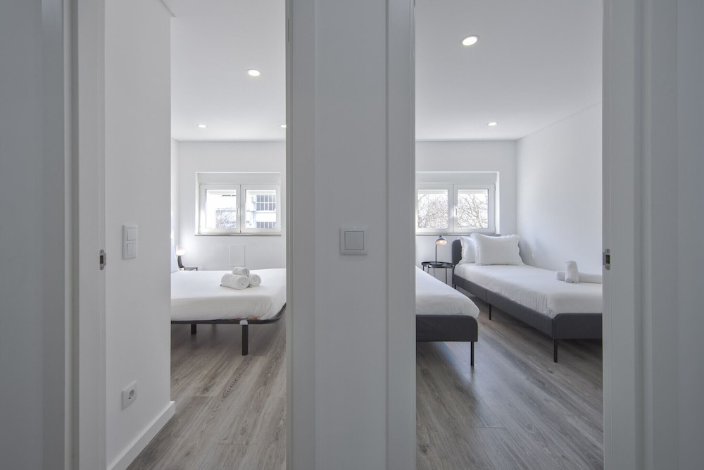 Olivais Modern by Homing