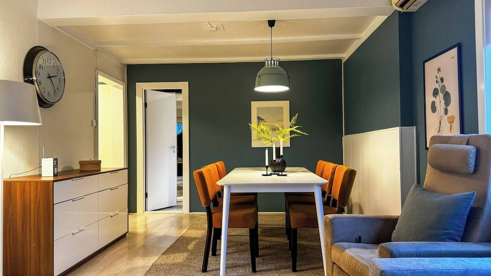 Cozy 2BR Apartment With Parking