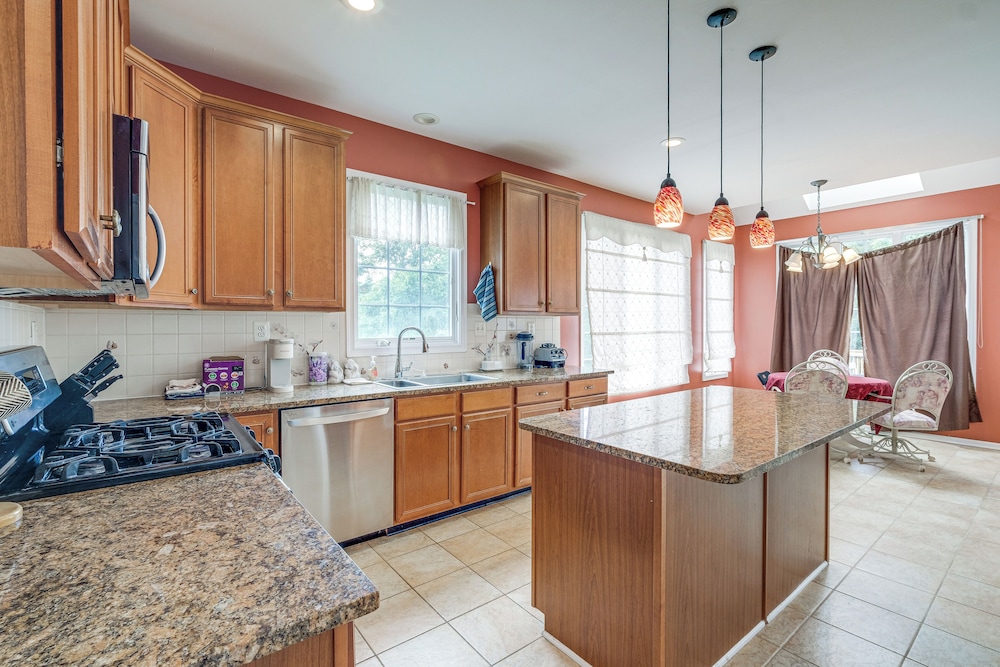4 Mi to Dulles Airport: Spacious D.c. Area Home