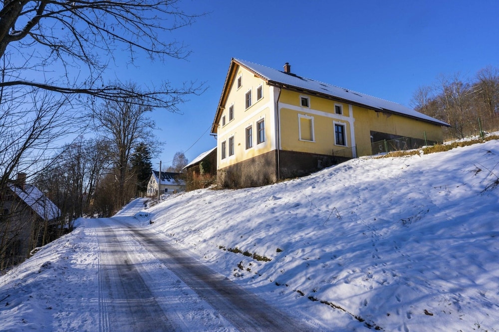 Villa in Rudnik With Private hot tub