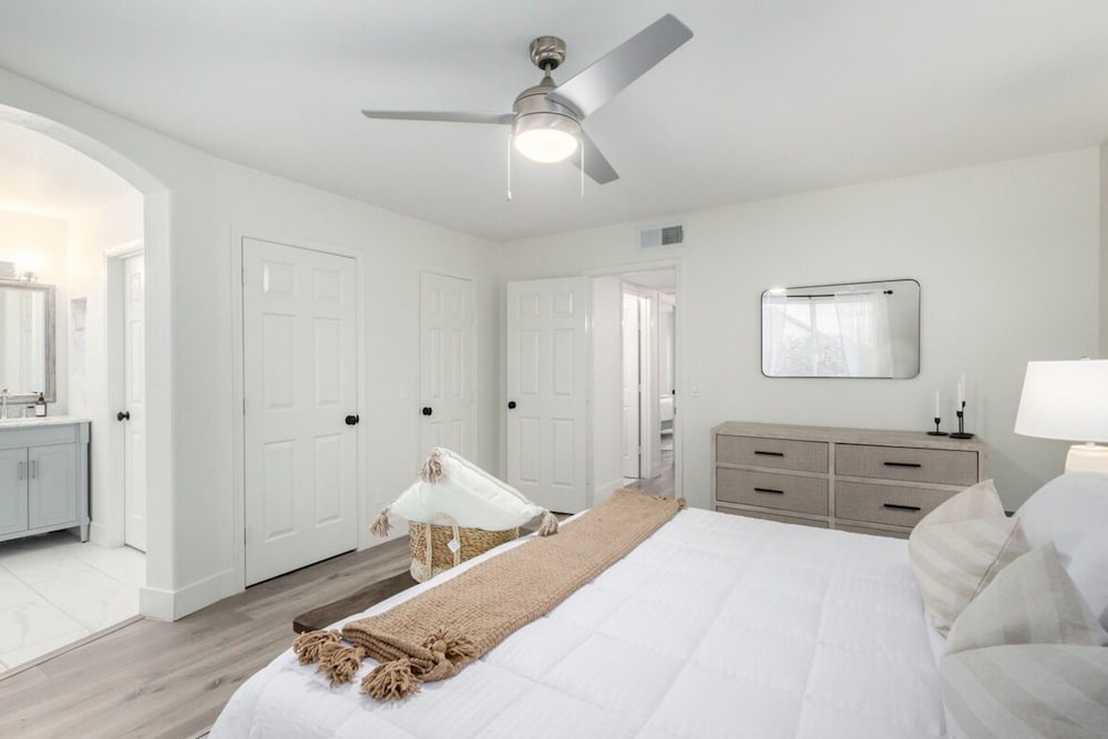 5BR Citrus Estate Sleeps 13 Free Htd Pool Gameroom