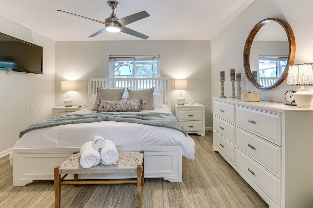 1 Mi to Vanderbilt Beach! Family Home on 500 Block
