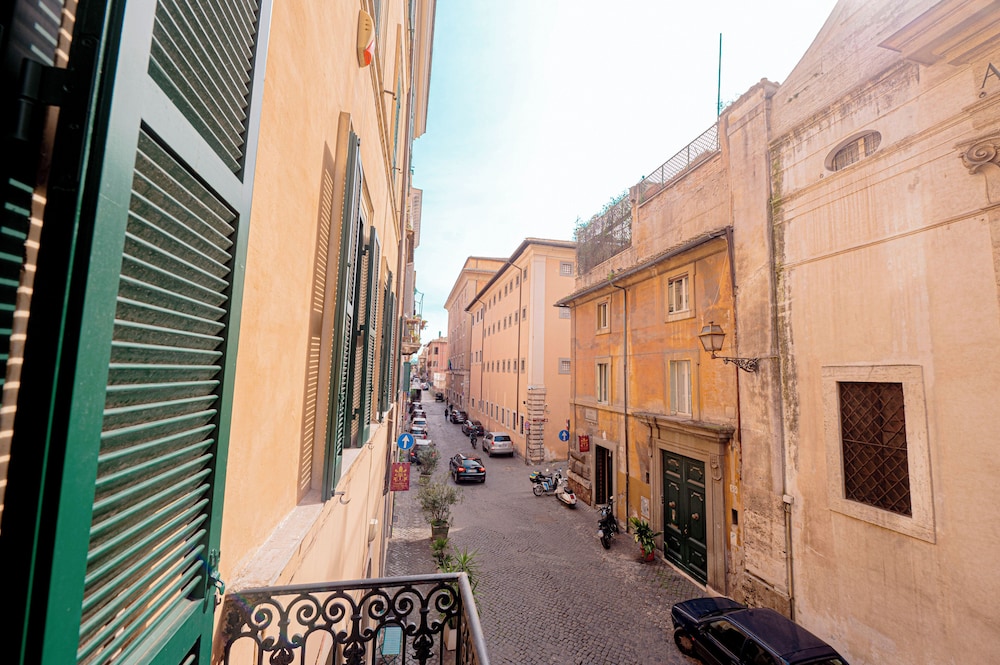 Via Giulia Apartments