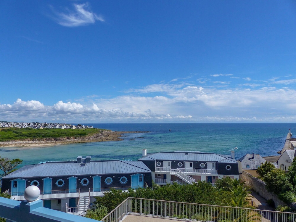 Oceanview Apartment w/ Pool