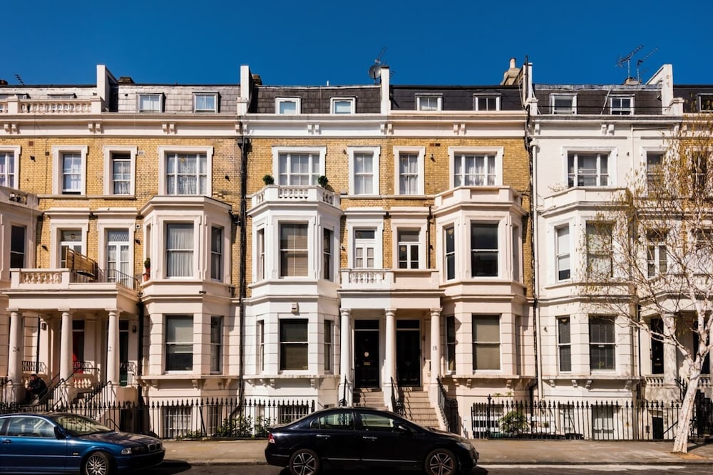 Bright and Modern Earls Court Gem