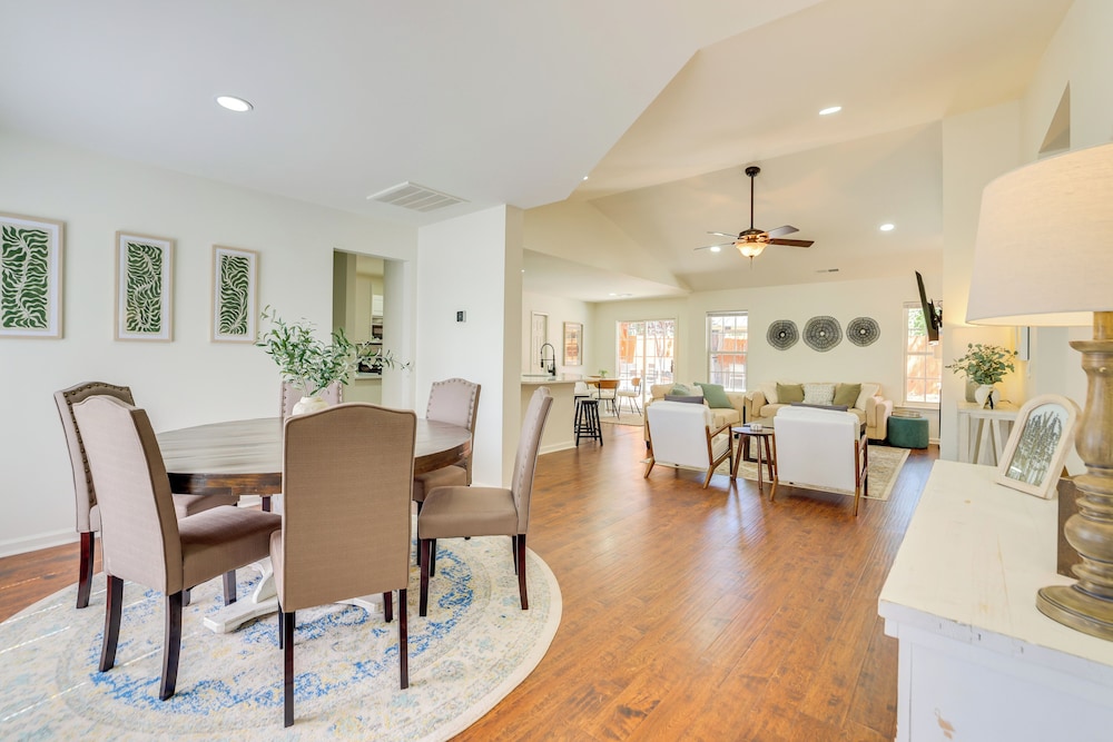 Mini Putting Green & Pool Access: Simpsonville Gem