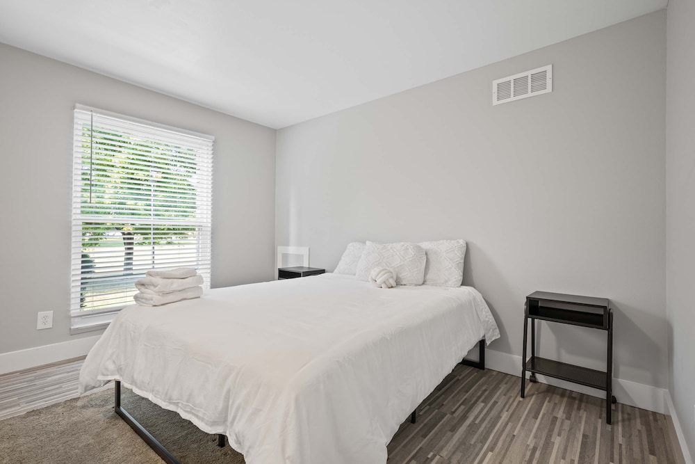 2-bedroom Spacious Stay