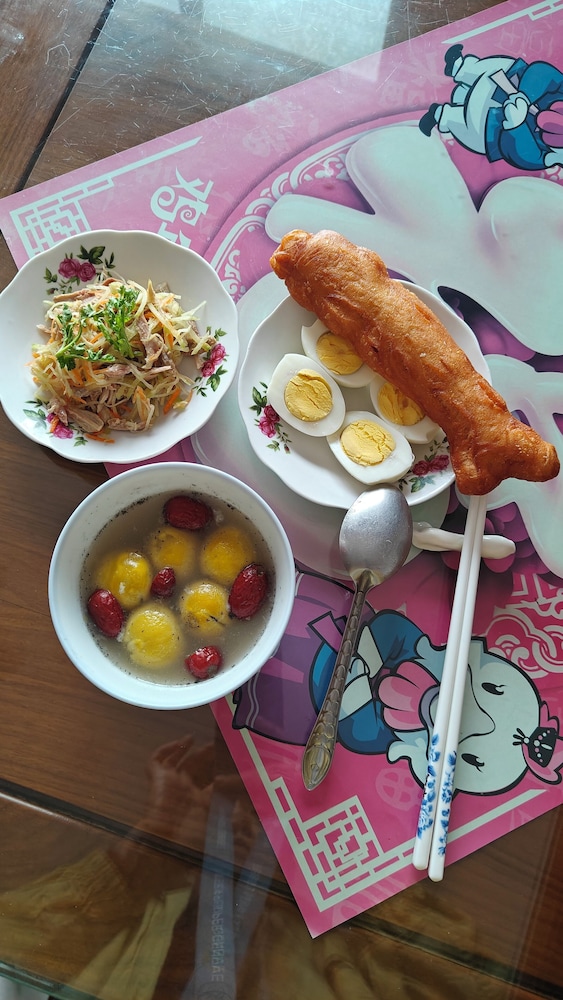 Mommy's home with breadfast and more