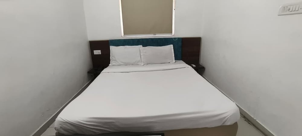 Royal Night Guesthouse - Daman