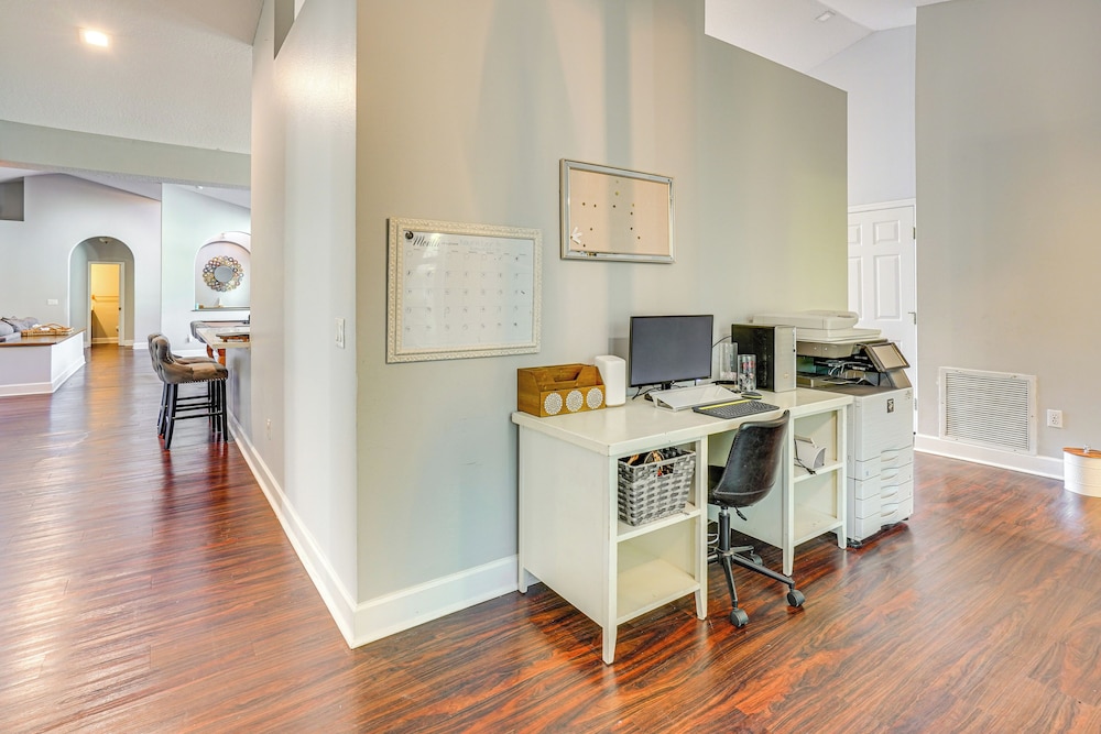 6 Mi to Dtwn: Pet-friendly Retreat in Fort Pierce!