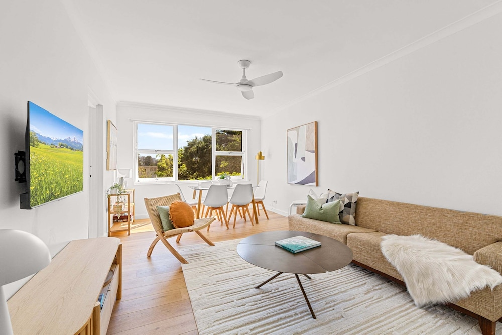 Gorgeous 3-bed Manly Pad, Short Walk to the Beach