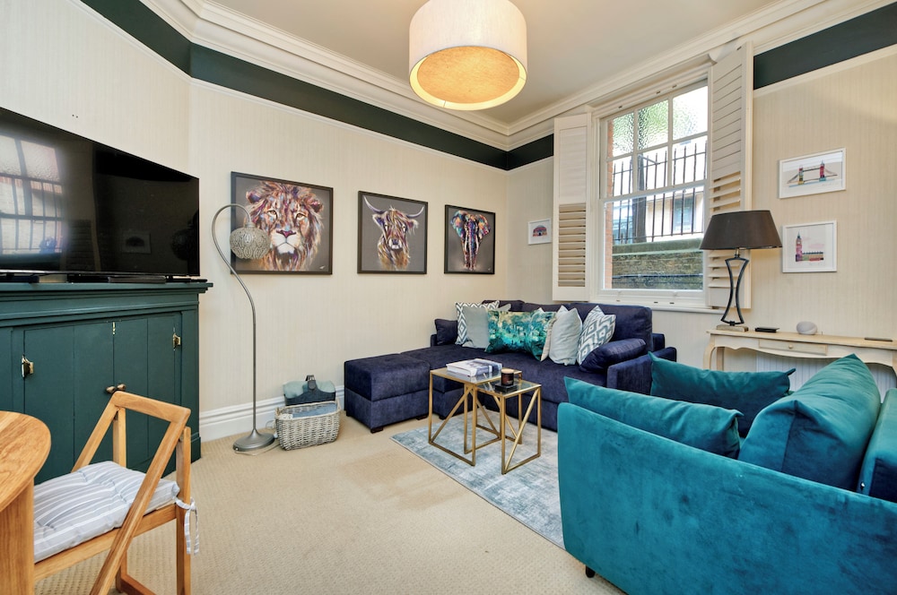 Westminster Retreat by Underthedoormat