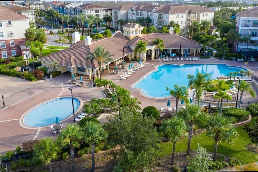 Spacious 2Bd Condo - Pool Hot Tub - Near I-drive