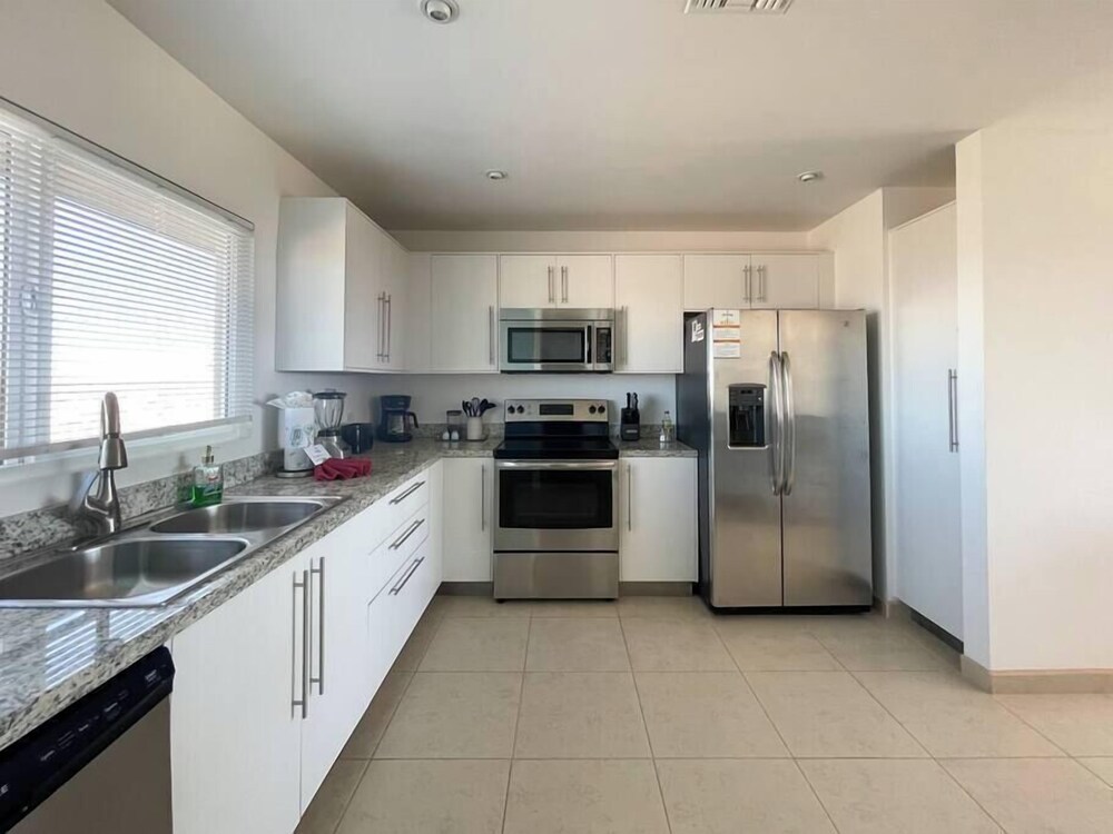 Modern Ocean View Condo With Pools Gym