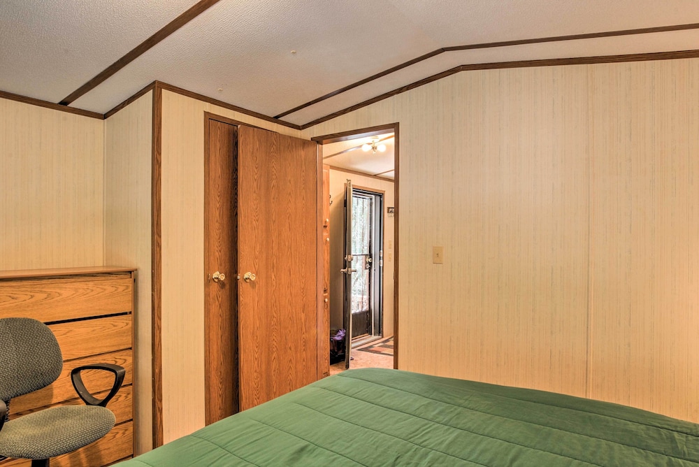 Cloudcroft Cabin w/ Deck: Near Skiing & Fishing!